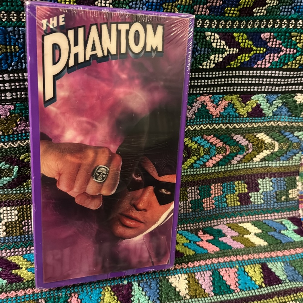 📼 The PHANTOM on VHS unopened in original factory seal. Hologram slip sleeve.👀 - Picture 2 of 8